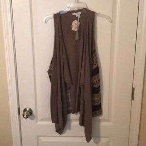 Cute, soft sweater vest! NWT. Pattern down sides.